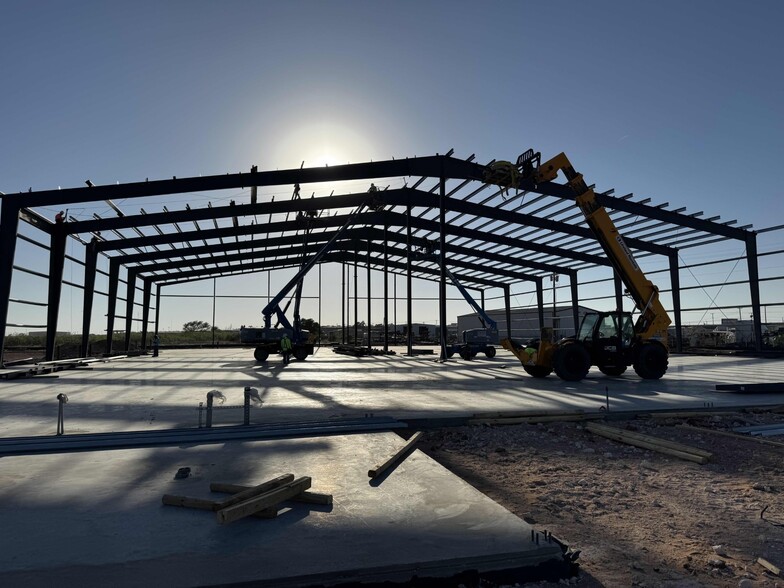 More Photos Of 105 Galloway Dr, Odessa Warehouse For Lease