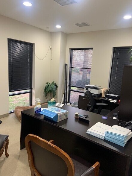 More Photos Of 112 Westhampton Dr, Lexington Manufacturing For Sale