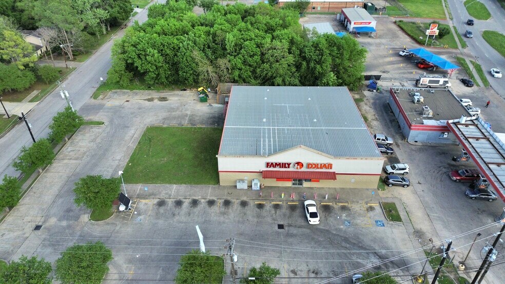 More Photos Of 8303 Calhoun Rd, Houston Freestanding For Lease