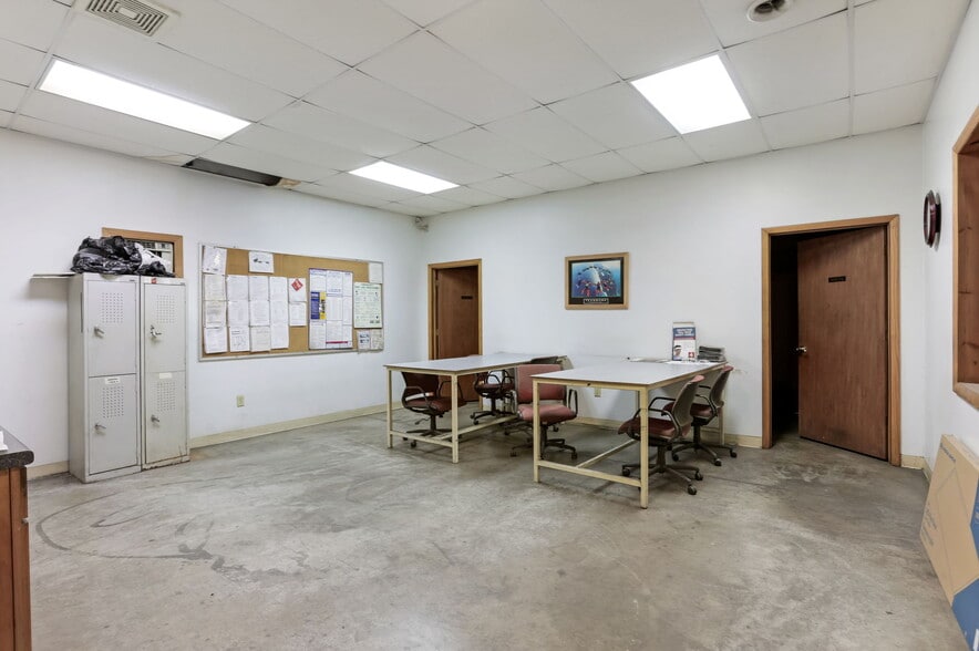 More Photos Of 2591 Harrison Rd, Columbus Warehouse For Sale
