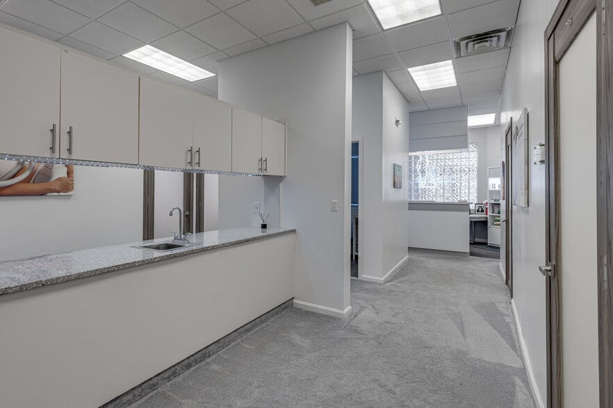 More Photos Of 102-112 Town Center Dr, Warren Office For Lease