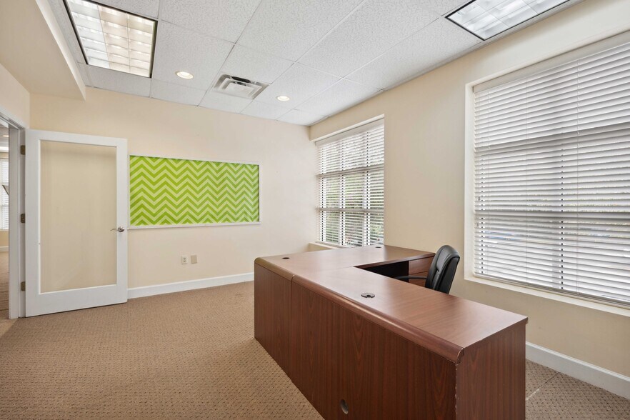 More Photos Of 16238-16242 N Florida Ave, Lutz Office Residential For Lease