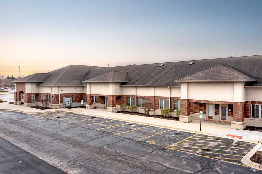 More Photos Of 1446 Merchant Dr, Algonquin Medical For Sale