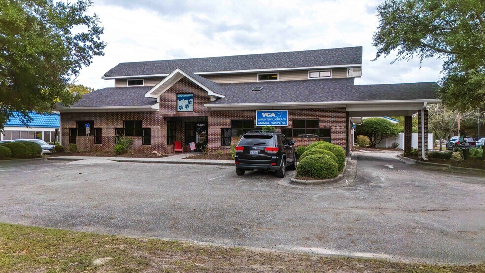 Primary Photo Of 6324 Oleander Dr, Wilmington Veterinarian Kennel For Sale