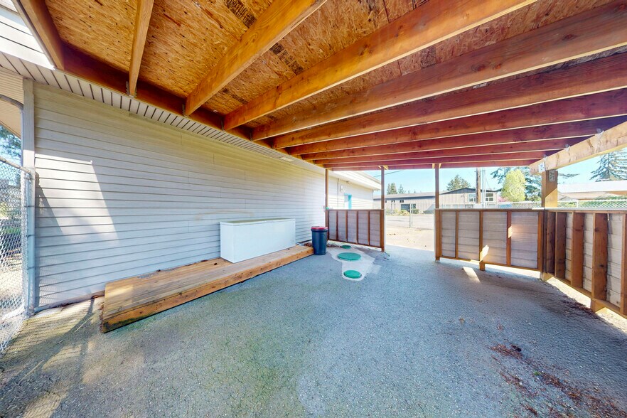 More Photos Of 7447 Martin Way E, Lacey Veterinarian Kennel For Sale