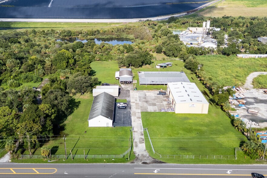 More Photos Of 6901 S 78th St, Riverview Warehouse For Lease