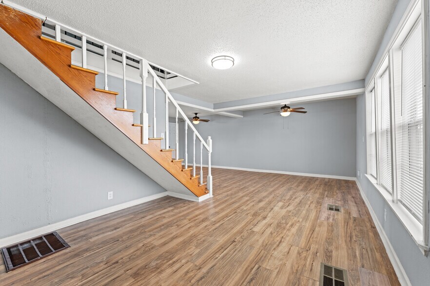 More Photos Of 6060 US Highway 51 N, Millington Flex For Sale