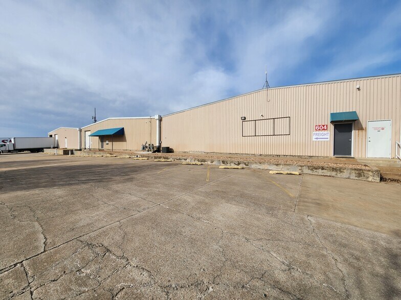 More Photos Of 502-608 N Redbud Ave, Broken Arrow Unknown For Lease