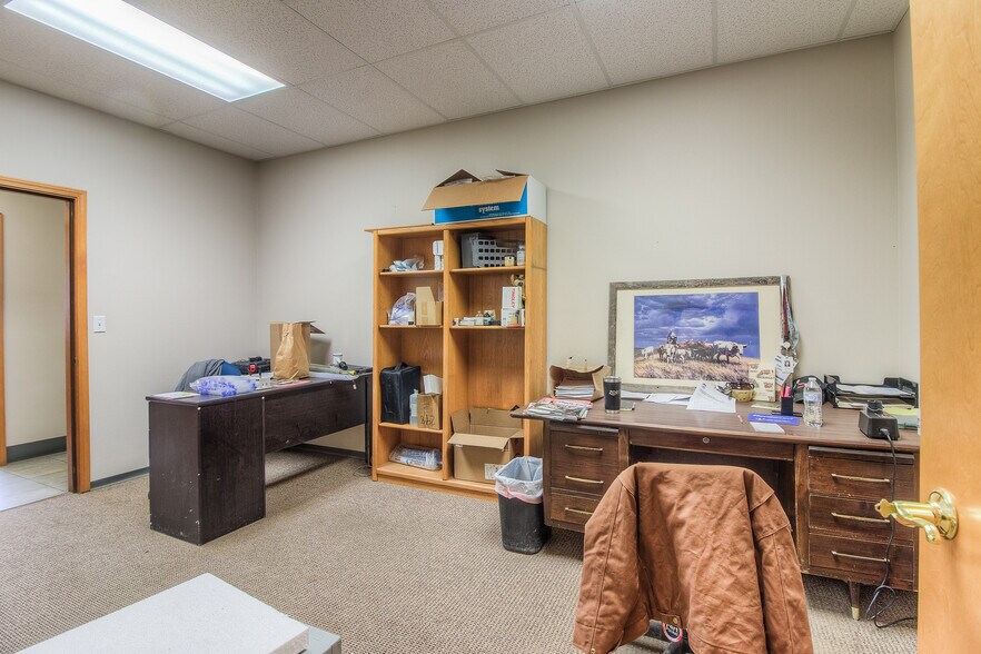 More Photos Of 445 Barnard Blvd, Sunnyside Office For Sale