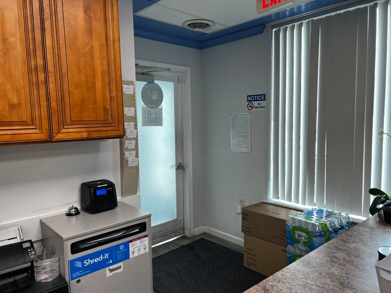 More Photos Of 9821 Greenbelt Rd, Lanham Seabrook Office For Sale