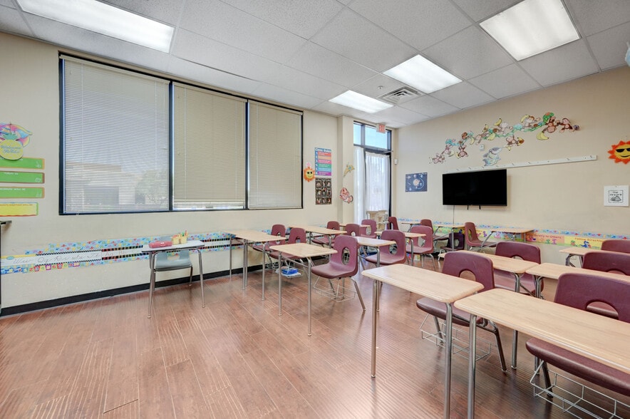 More Photos Of 6284 Spring Mountain Rd, Las Vegas Office For Sale