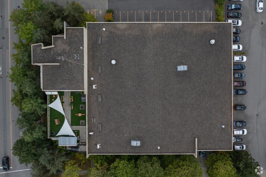 More Photos Of 758 Harbourside Dr, North Vancouver Warehouse For Lease