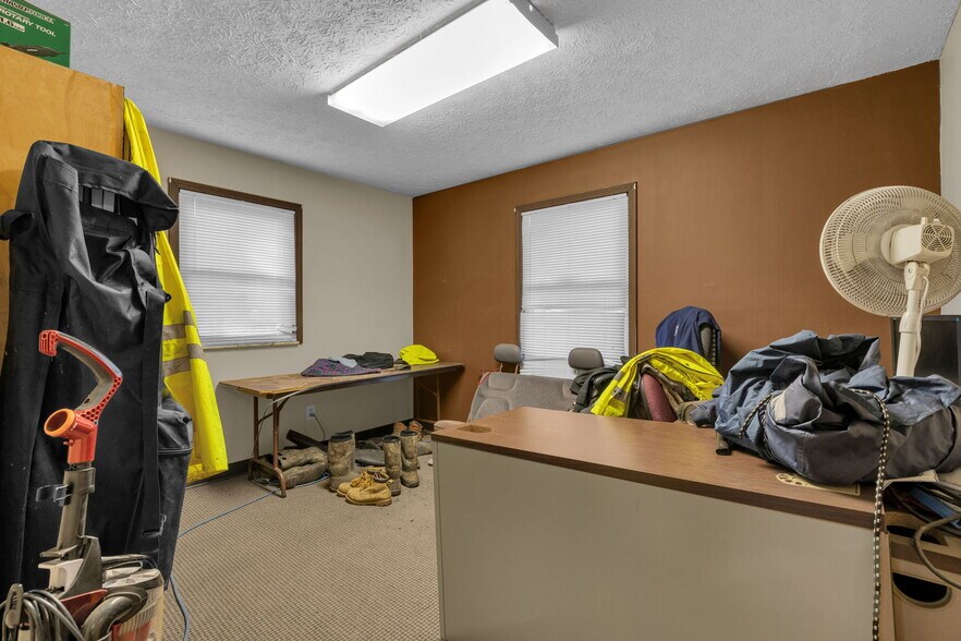 More Photos Of 7601 Milhouse Rd, Indianapolis Office For Sale