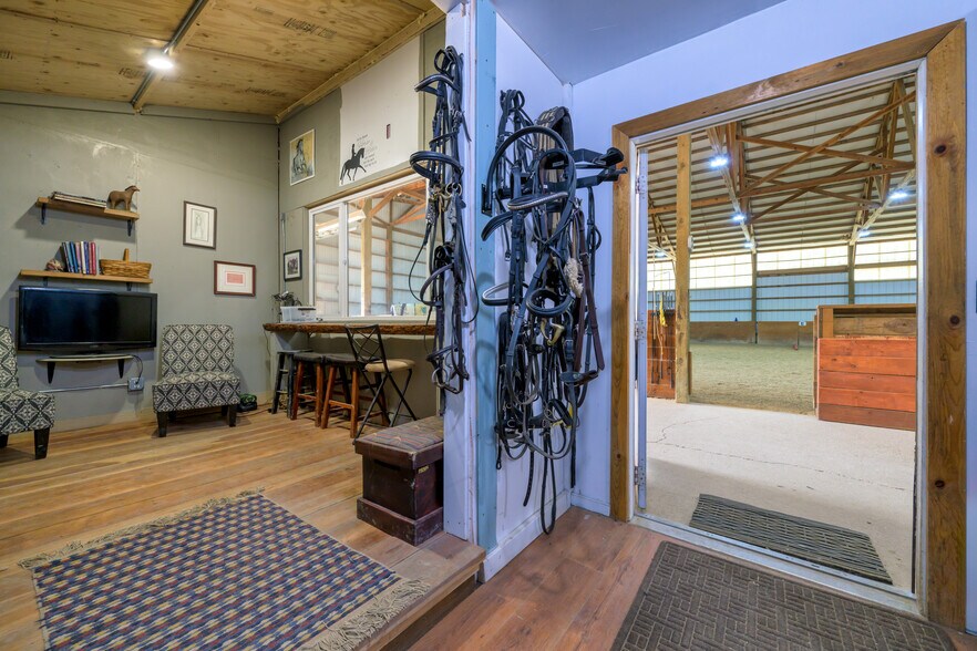 More Photos Of 5228 Gardner Ln, Florence Horse Stables For Sale