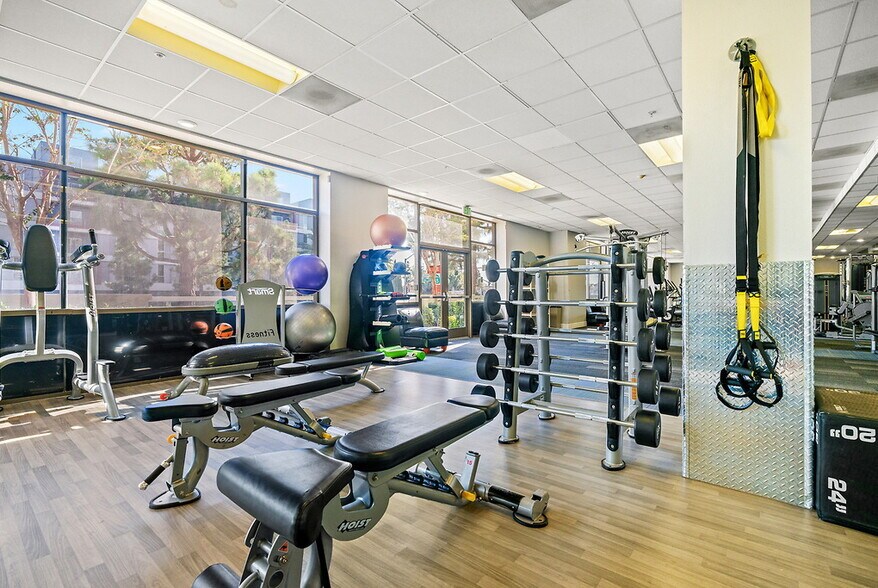 More Photos Of 31 E MacArthur Crescent Dr, Santa Ana Apartments For Lease