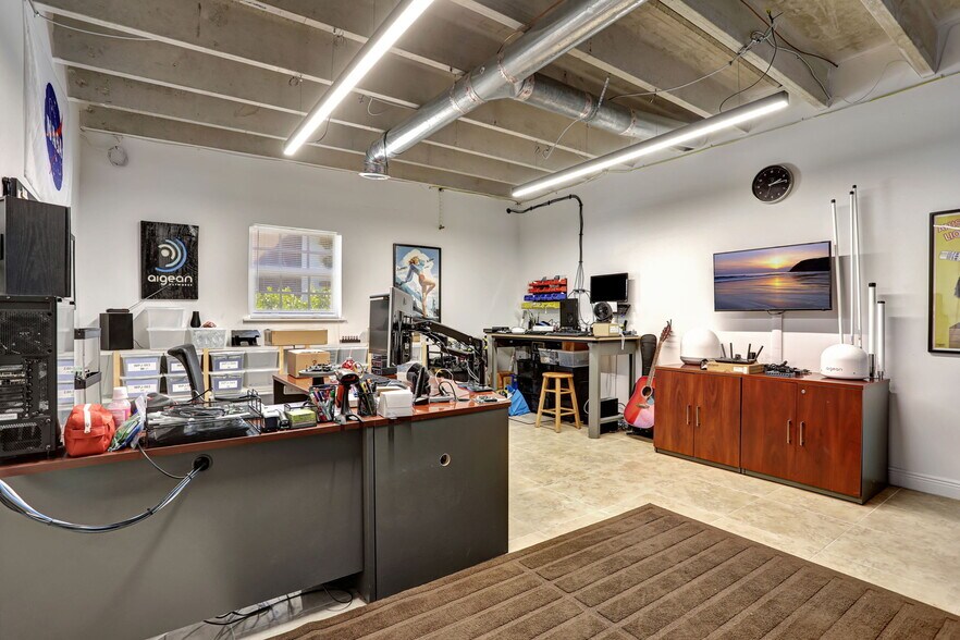 More Photos Of 3496 NE 12th Ter, Oakland Park Warehouse For Sale