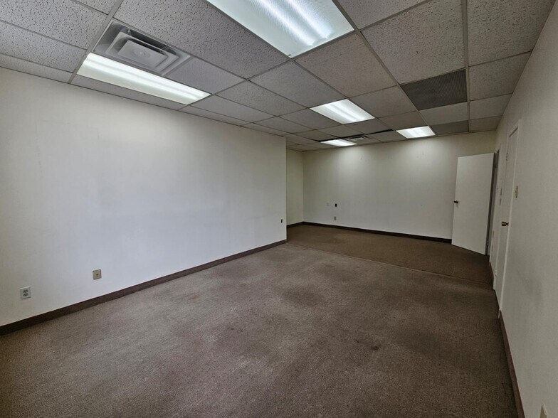 More Photos Of 1646 Victoria Park Ave, Toronto Storefront Retail Office For Lease
