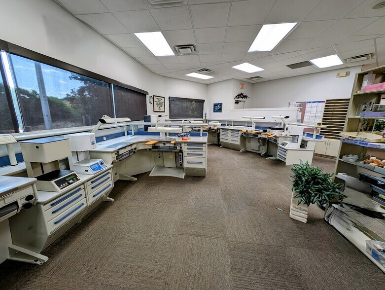 More Photos Of 6900 Sanger Ave, Waco Office For Sale