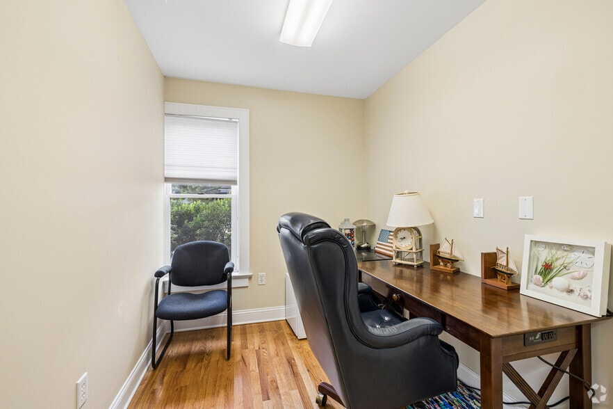 More Photos Of 704 Howe St, Point Pleasant Office For Sale