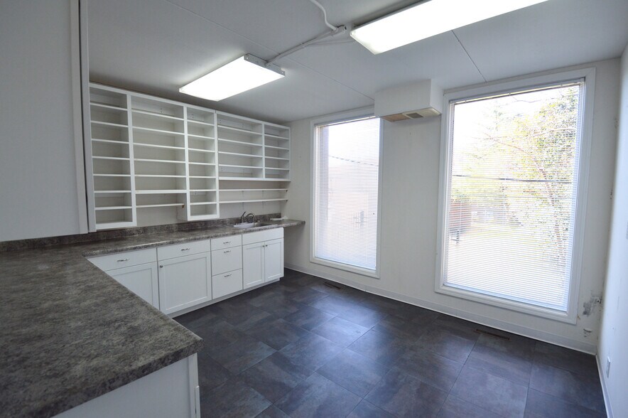 More Photos Of 1901 Lendew St, Greensboro Office For Lease