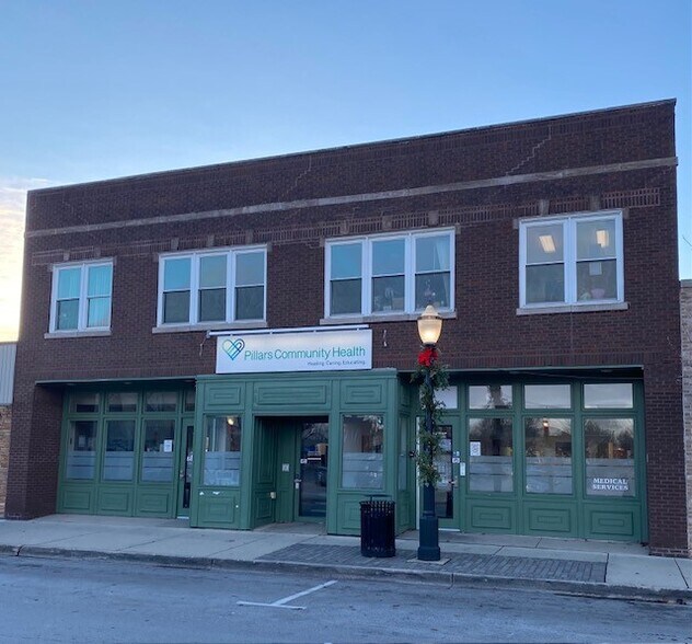 More Photos Of 108-110 W Calendar Ave, La Grange Office For Lease