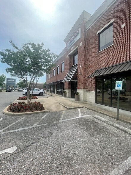 More Photos Of 5299 Poplar Ave, Memphis Freestanding For Lease