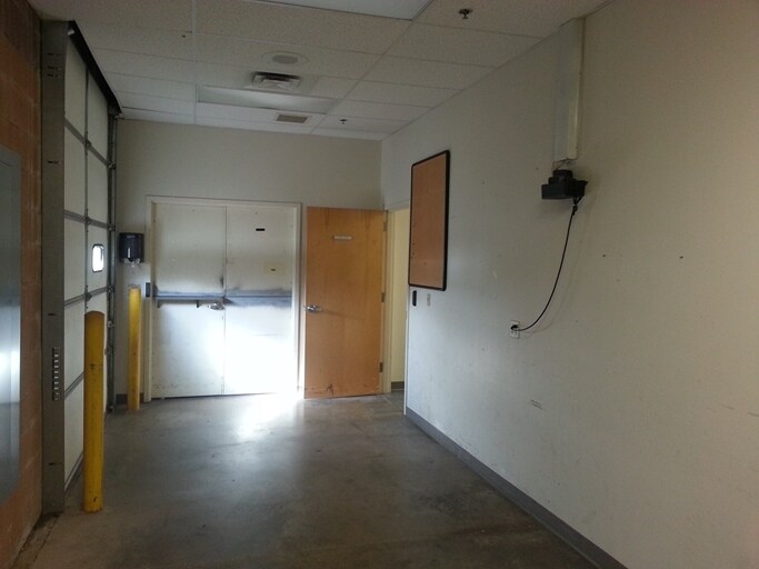 More Photos Of 70 Hillside Dr, Drums Flex For Lease