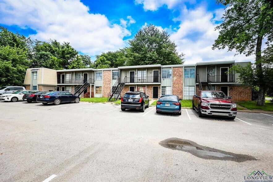 More Photos Of 222 W Gilmer St, Big Sandy Apartments For Sale