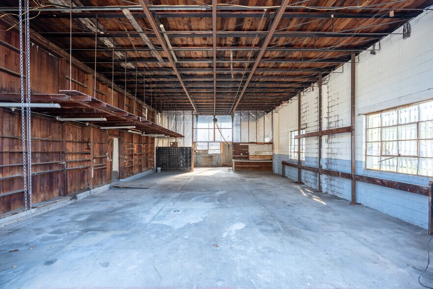 More Photos Of 1900 Kirkwood Hwy, Wilmington Freestanding For Lease