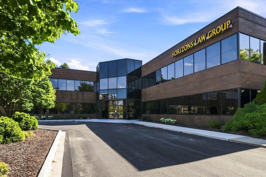 More Photos Of 601-611 N Barker Rd, Brookfield Office For Lease