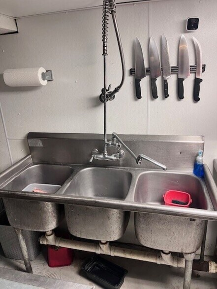 More Photos Of 12706 Larchmere Blvd, Cleveland Restaurant For Lease