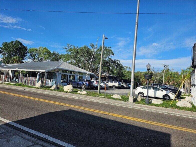 More Photos Of 606 N Pinellas Ave, Tarpon Springs Restaurant For Sale
