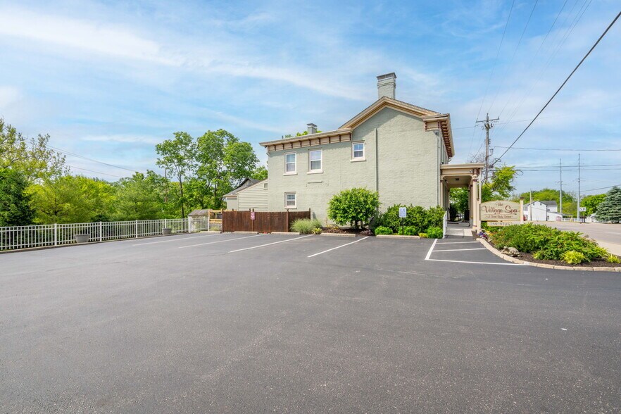 More Photos Of 8862 Cincinnati Dayton Rd, West Chester Office For Sale