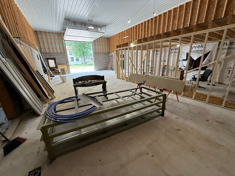 More Photos Of 1015 Trenton Ave, Uhrichsville Industrial For Sale