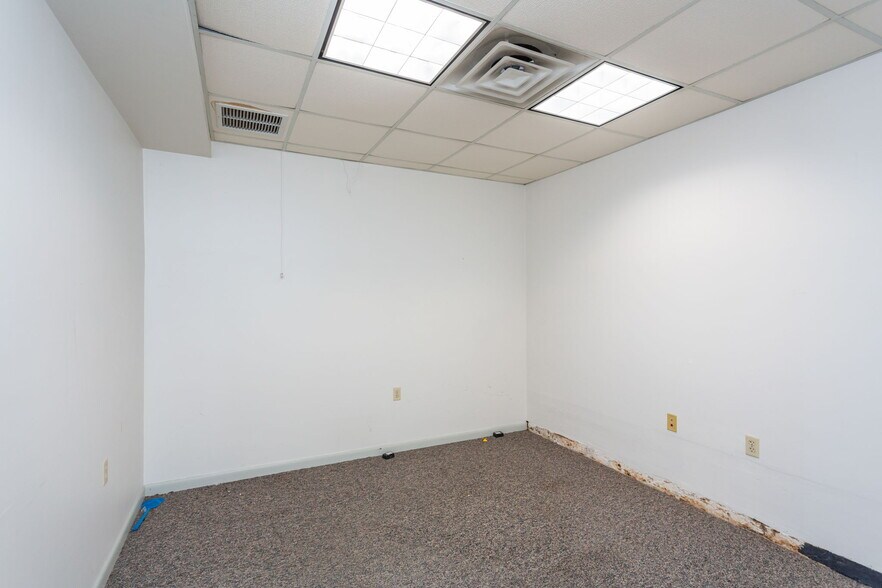 More Photos Of 13963 Timber Way, Timberville Office For Lease