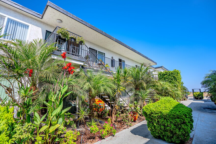 More Photos Of 725-727 Boulevard Ave, Imperial Beach Apartments For Sale