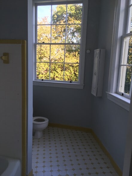 More Photos Of 635 E Bay St, Charleston Office Residential For Lease