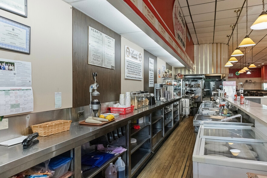 More Photos Of 8 Glen St, Glen Cove Storefront For Lease