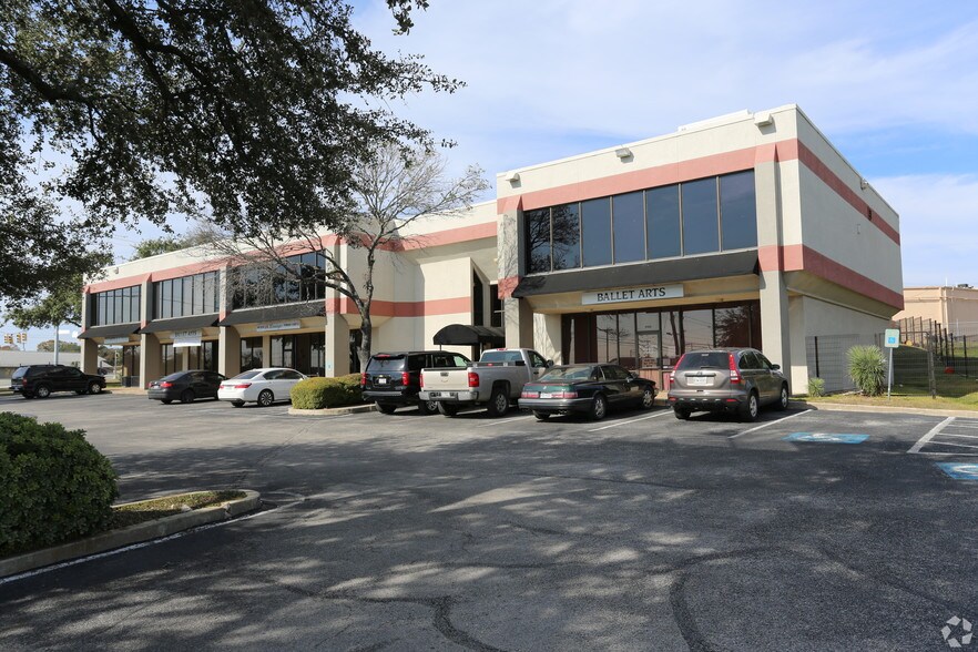 2101 Lockhill Selma Rd, San Antonio, TX 78213 Lofts/Showrooms For