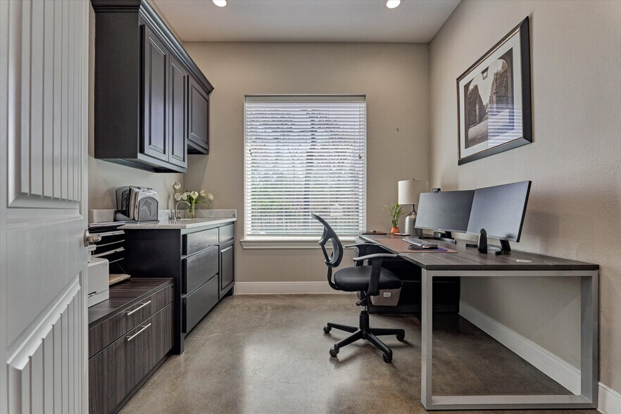 More Photos Of 1902 Longmire Road, Conroe Medical For Lease