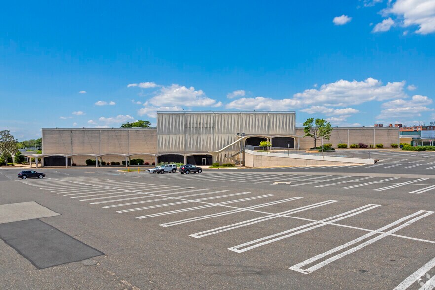 More Photos Of 4101 Branch Ave, Temple Hills Department Store For Sale