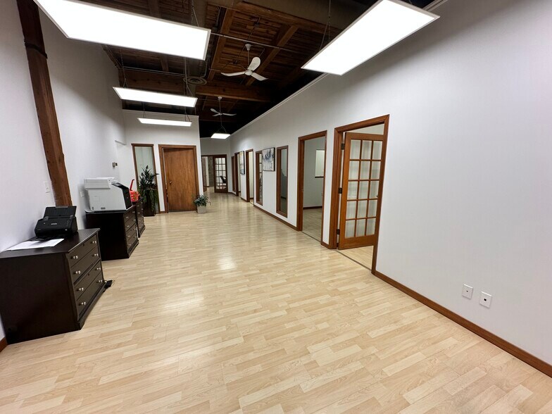 More Photos Of 11904 113 Av, Edmonton Office For Lease