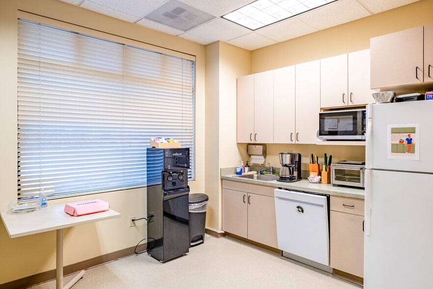 More Photos Of 606 SE 117th Ave, Vancouver Office For Sale