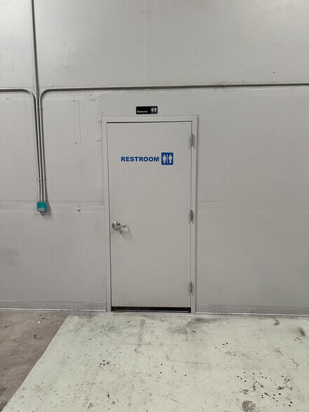 More Photos Of 1501 Magoffin Ave, El Paso Flex For Lease