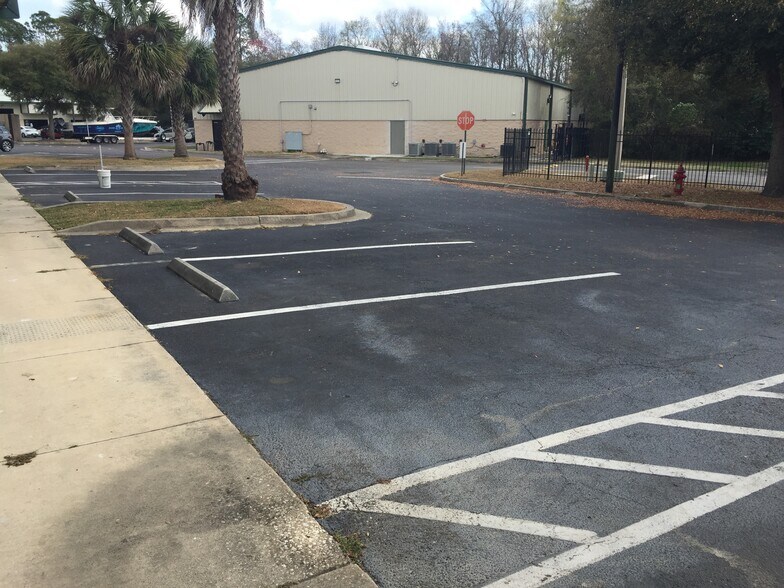 More Photos Of 8725 Youngerman Ct, Jacksonville Warehouse For Sale