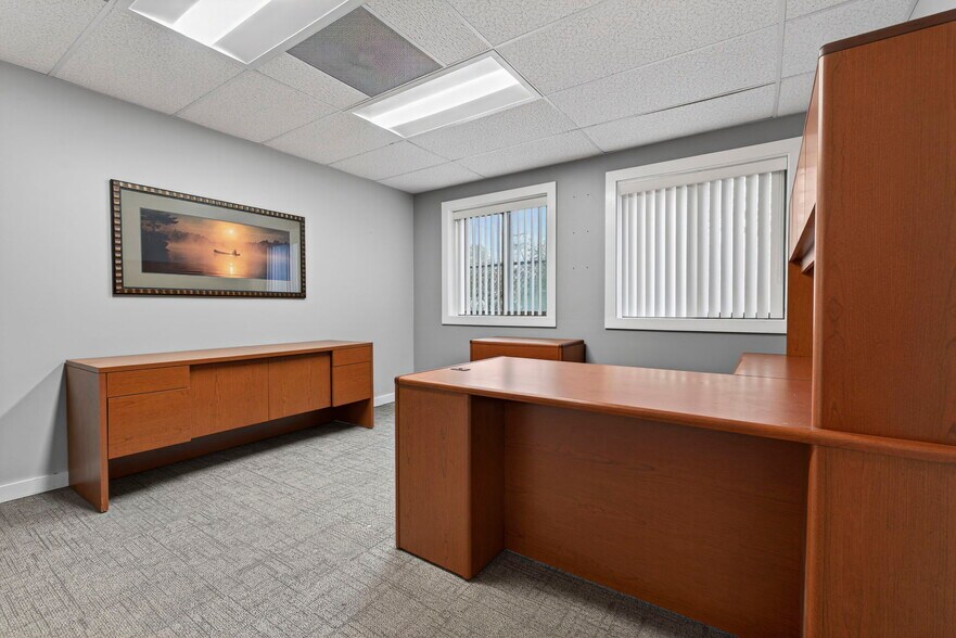 More Photos Of 113 Lafayette Rd, Hampton Falls Light Manufacturing For Lease