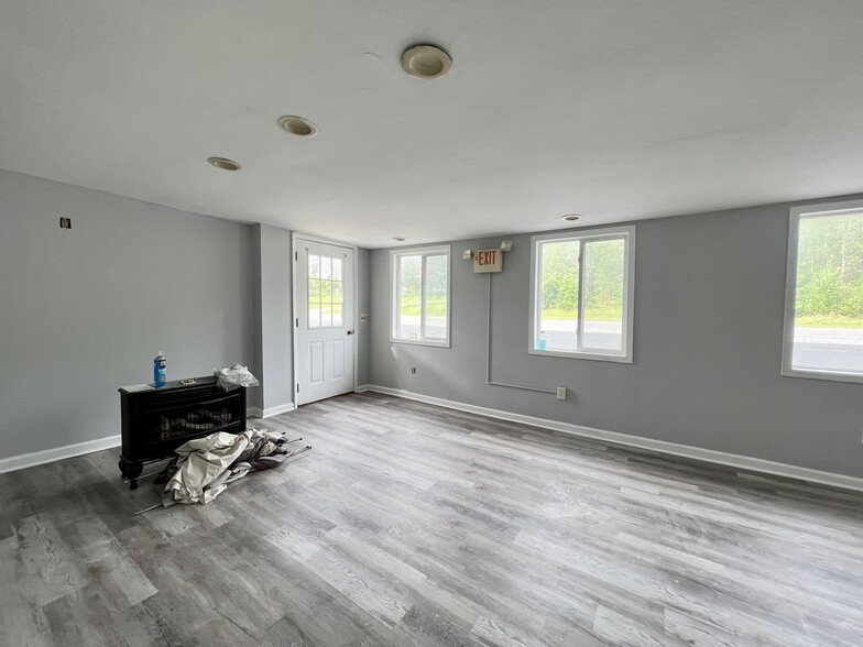 More Photos Of 444 North Ave, Hilton Restaurant For Lease