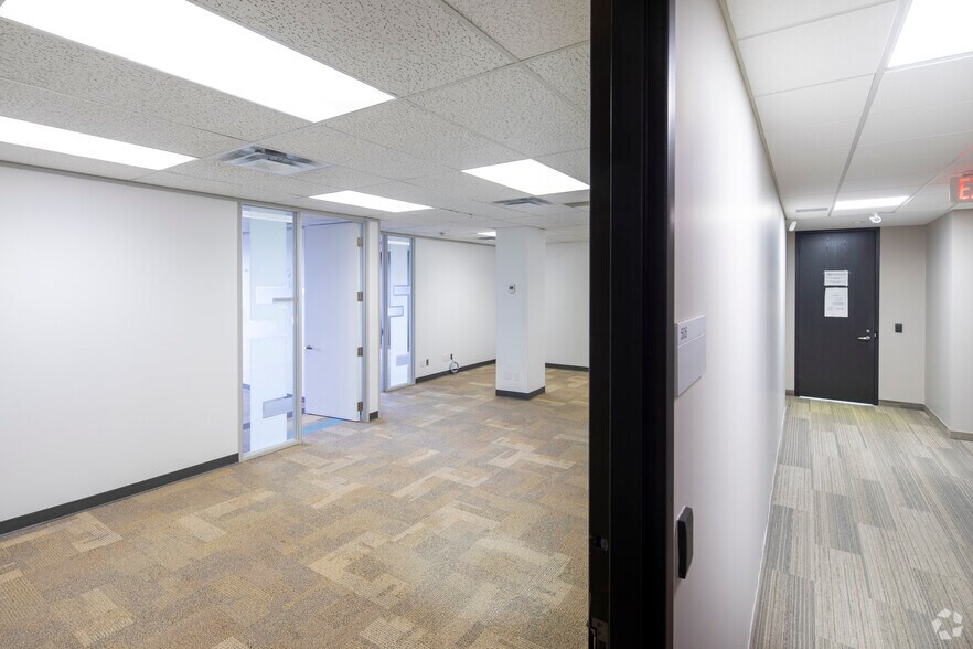 More Photos Of 700 Dorval Dr, Oakville Unknown For Lease