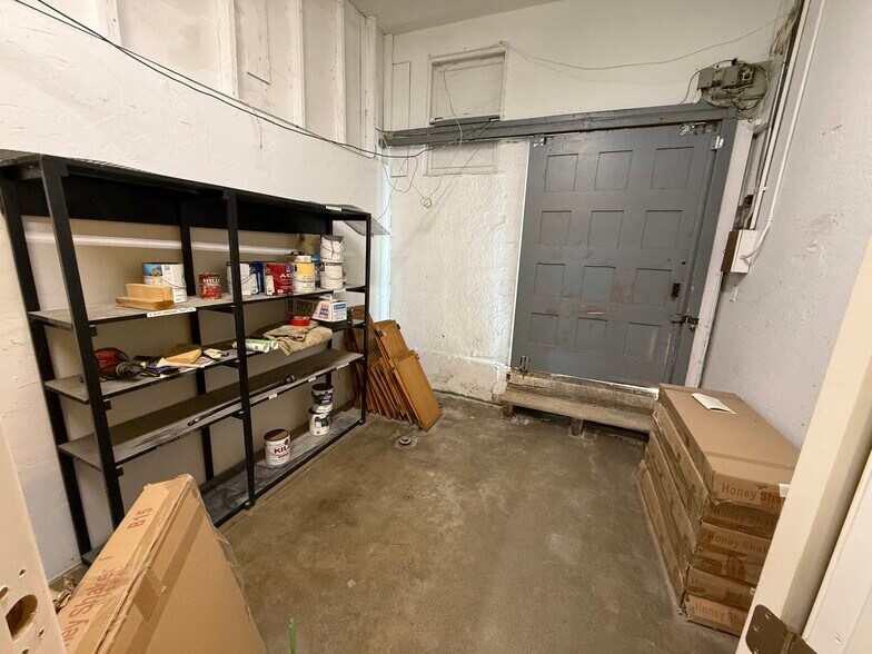 More Photos Of 3780 Mission Blvd, San Diego General Retail For Lease