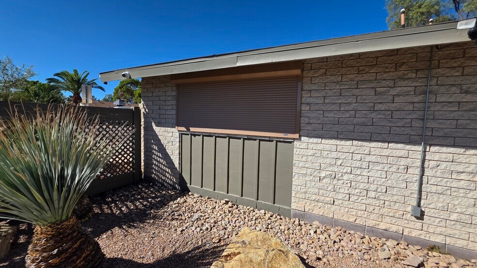 More Photos Of 3909 Vegas Dr, Las Vegas Office For Sale